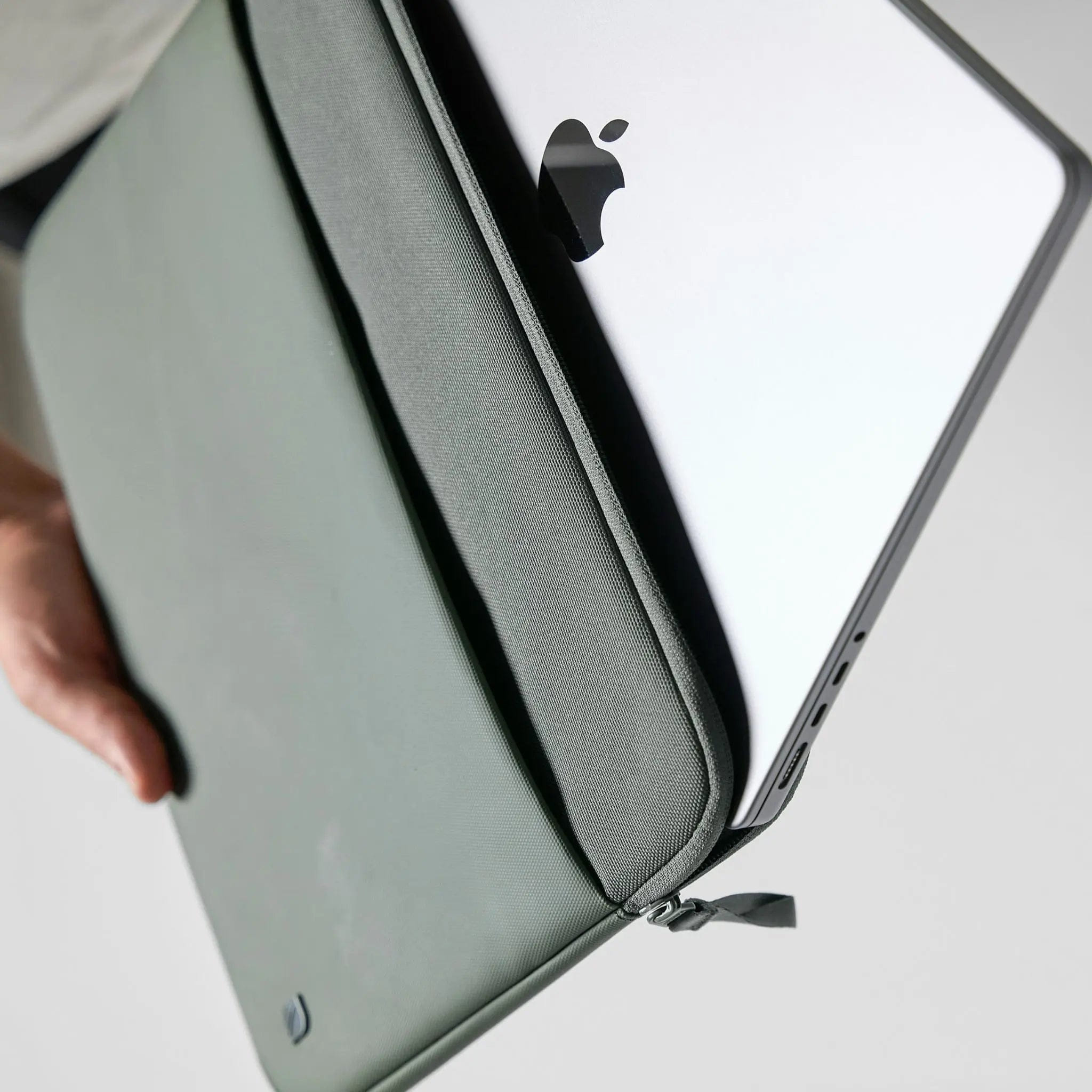 Incase A.R.C. Sleeve For MacBook Pro 14" - Smoked Ivy - View #5