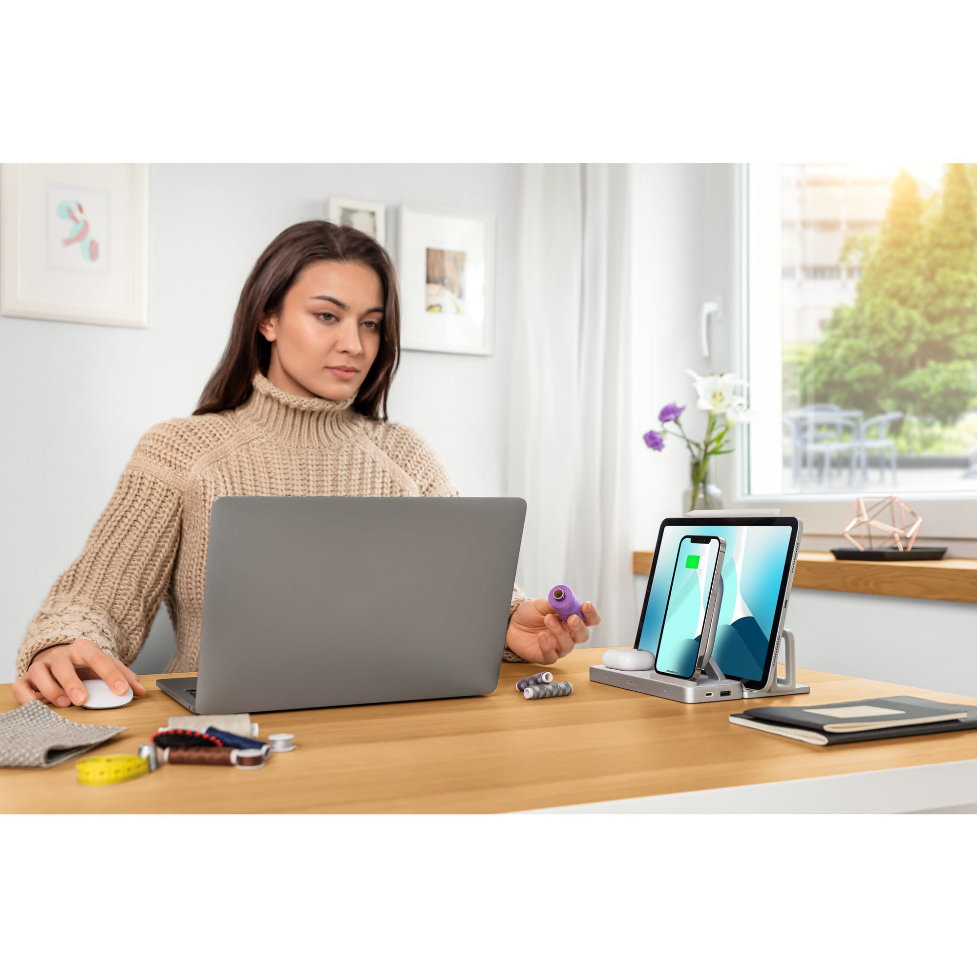 Kensington StudioCaddy With Qi Wireless Charging For Apple Devices